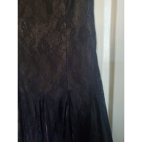 Tadashi Shoji Black Netted and Floral Lace Knee Length Gothic Dress, Size 6 - Picture 6 of 13
